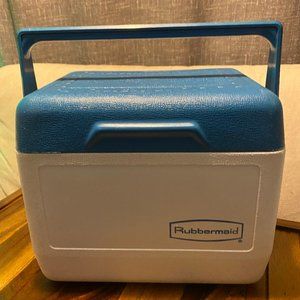 Vintage Rubbermaid GOTT Lunch Cooler Blue & White